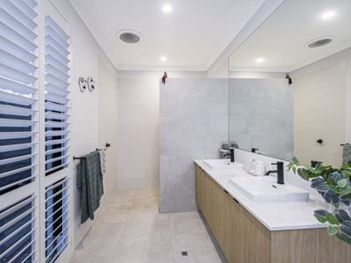 7 Barracoota Loop, Lakelands WA 6180