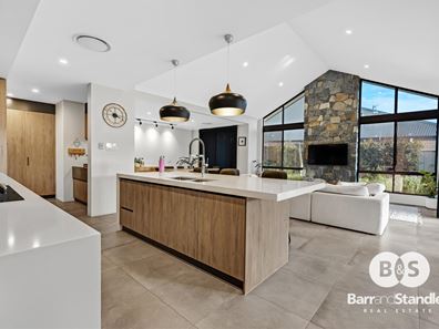 9 Chamaeleon Approach, Australind WA 6233