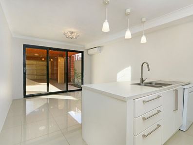 46 Jubilee Av, Success WA 6164