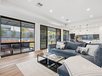 6 Halse Crescent, Melville WA 6156