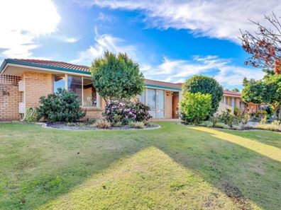 7 Redheart Dr, Thornlie WA 6108