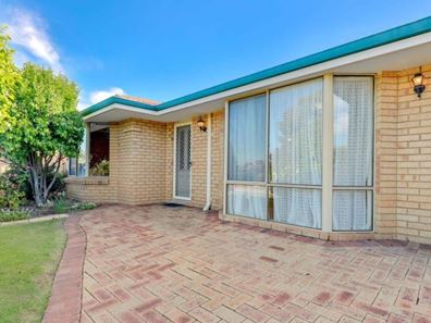 7 Redheart Dr, Thornlie WA 6108