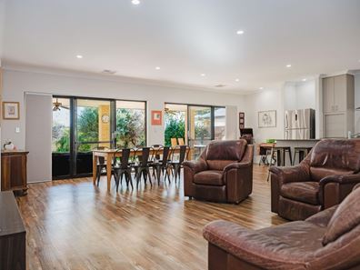 29 Bobtail Bend, Wannanup WA 6210