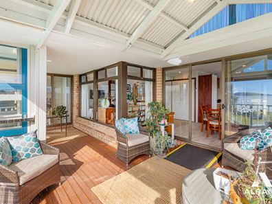 151 Bay View Drive, Little Grove WA 6330