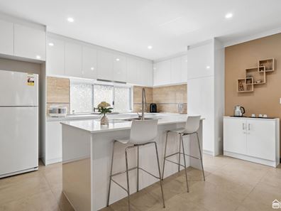 20 Drayton Court, Kelmscott WA 6111