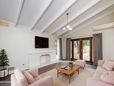1 Ashley Drive, Kelmscott WA 6111