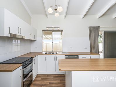 1 Ashley Drive, Kelmscott WA 6111