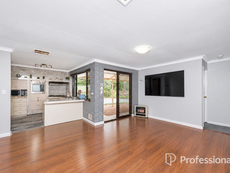 18 Knollwood Court, Ballajura