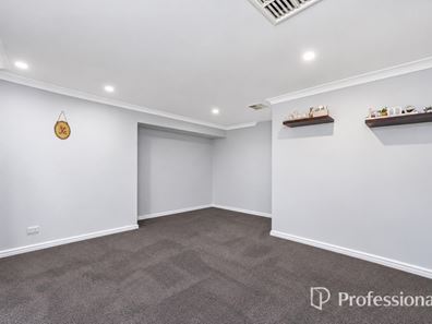 18 Knollwood Court, Ballajura WA 6066