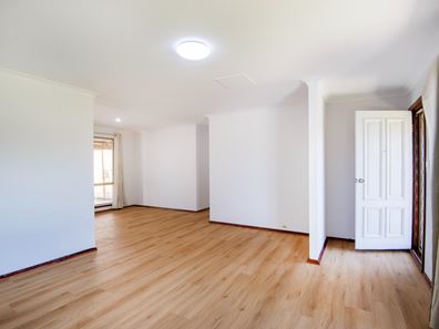4 Mugana Crescent, Waggrakine WA 6530