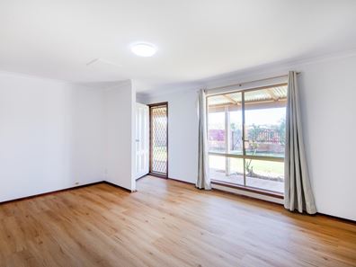 4 Mugana Crescent, Waggrakine WA 6530