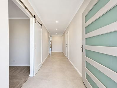2 McGibbon Street, Piara Waters WA 6112
