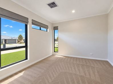 2 McGibbon Street, Piara Waters WA 6112