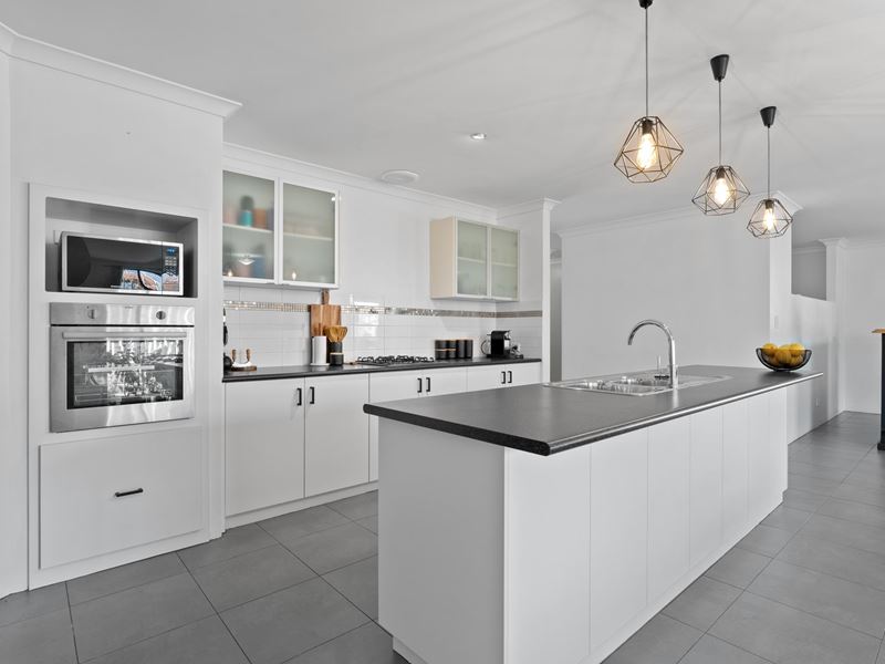 8 Atara Approach, Rockingham WA 6168
