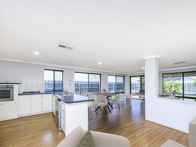 8 Tobermory Boulevard, Ellenbrook WA 6069