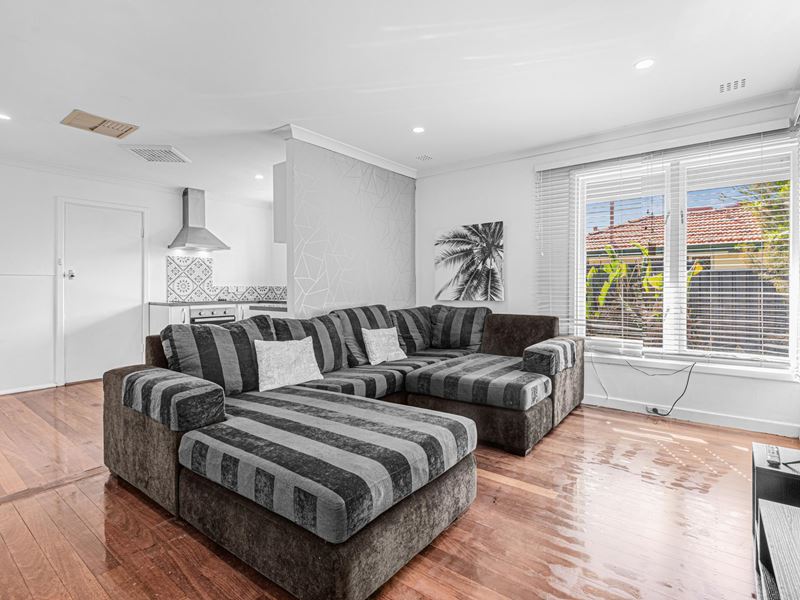 17 Golders Way, Girrawheen WA 6064