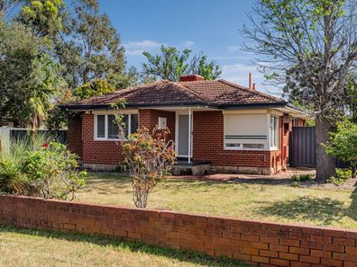 17 Golders Way, Girrawheen WA 6064