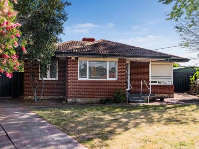 17 Golders Way, Girrawheen WA 6064