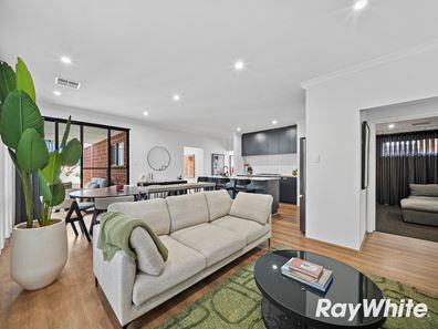 82 Dragonfly Boulevard, Lakelands WA 6180