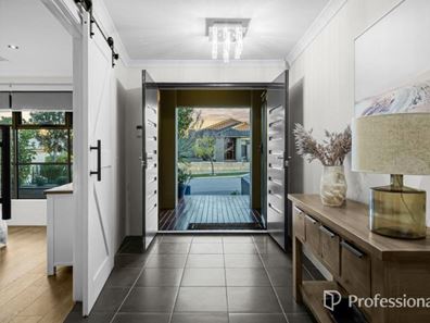 8 Safford Avenue, Aveley WA 6069
