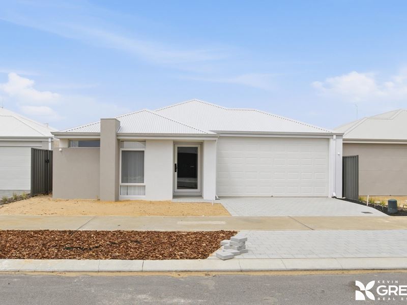 18 Brumlow Way, Lakelands WA 6180