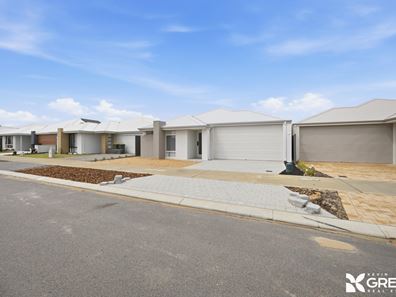 18 Brumlow Way, Lakelands WA 6180