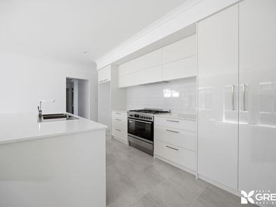 18 Brumlow Way, Lakelands WA 6180
