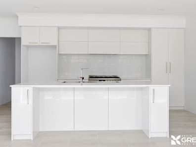 18 Brumlow Way, Lakelands WA 6180