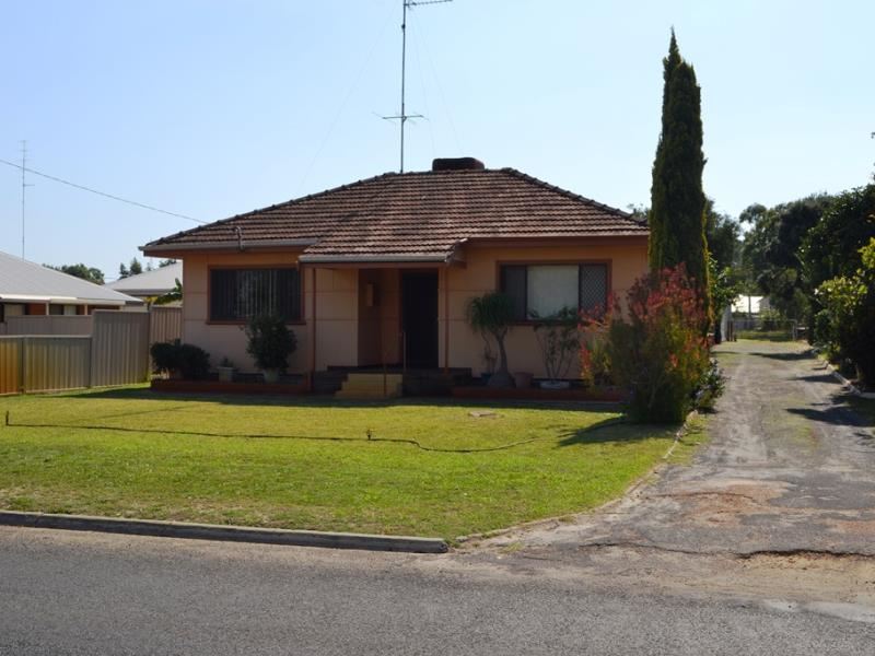 12A Nuytsia Avenue, Carey Park