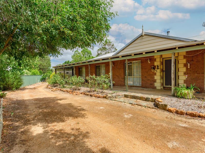 8 Rose Road, Mundijong WA 6123