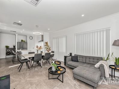 19 Golden Way, Piara Waters WA 6112
