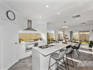 19 Golden Way, Piara Waters WA 6112