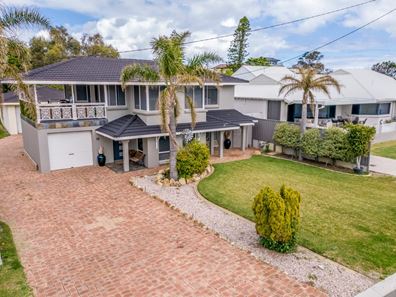 19 Gallop Street, Halls Head WA 6210