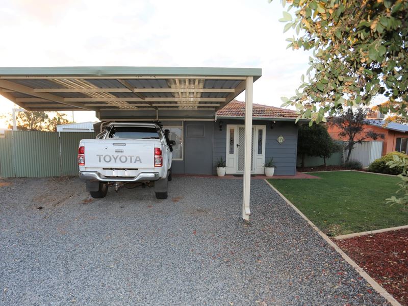 17 Sturt Pea Cres, Kambalda West