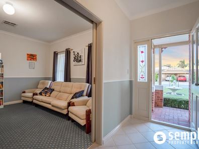 7 Crowlin Gardens, Seville Grove WA 6112