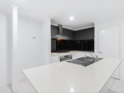 39 Hebrides Drive, Seville Grove WA 6112