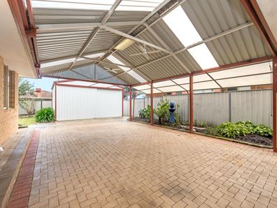31 Henderson Drive, Seville Grove WA 6112