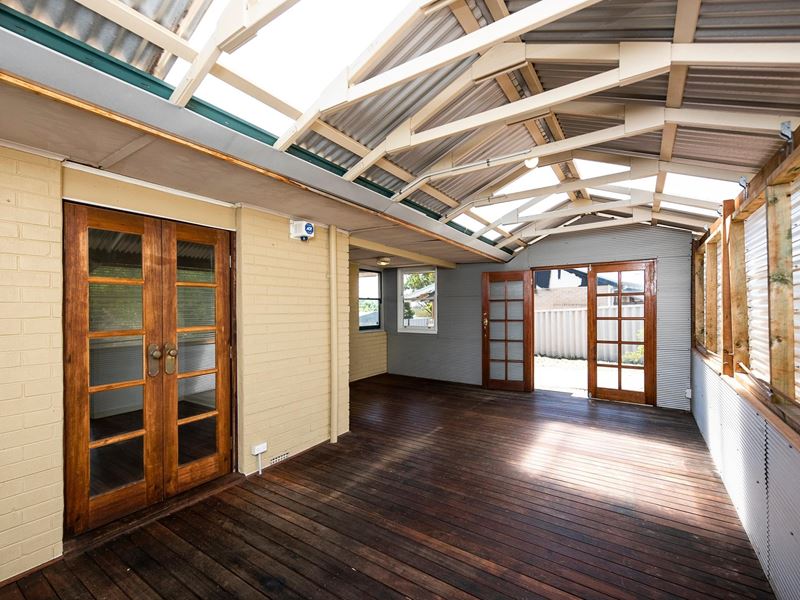 27 Clianthus Way, Koongamia