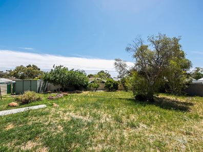 27 Clianthus Way, Koongamia WA 6056