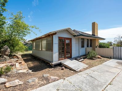 27 Clianthus Way, Koongamia WA 6056