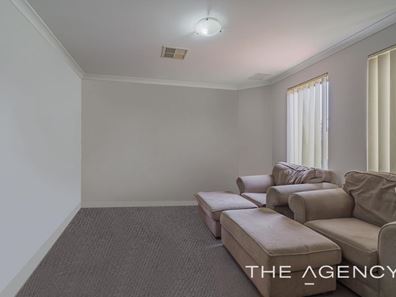 33A Baningan Avenue, Success WA 6164