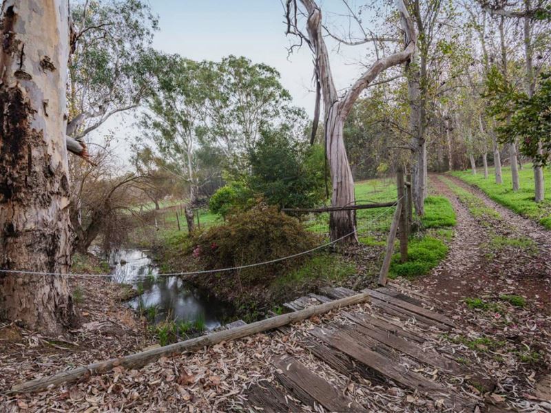 104 Forrest Road, Pickering Brook