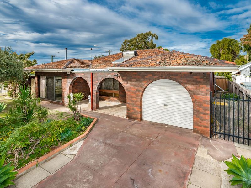 17 Swan Street East, Guildford WA 6055