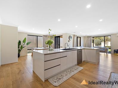 52 Allanbi Circle, Carramar WA 6031