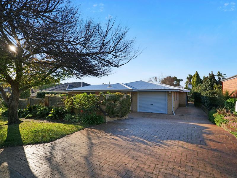 12 Pinewood Avenue, Woodlands