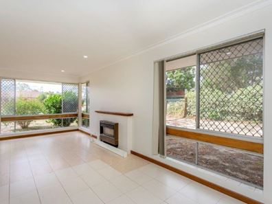 29 Slee Ave., Kelmscott WA 6111