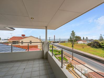 8A PADBURY CIRCLE, Sorrento WA 6020