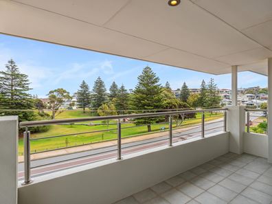 8A PADBURY CIRCLE, Sorrento WA 6020