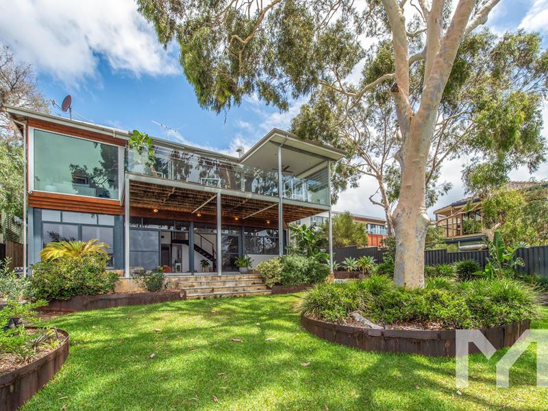 18 Woodhouse Road, East Fremantle WA 6158