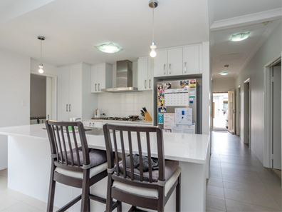2/2 Whitmore Loop, Harrisdale WA 6112
